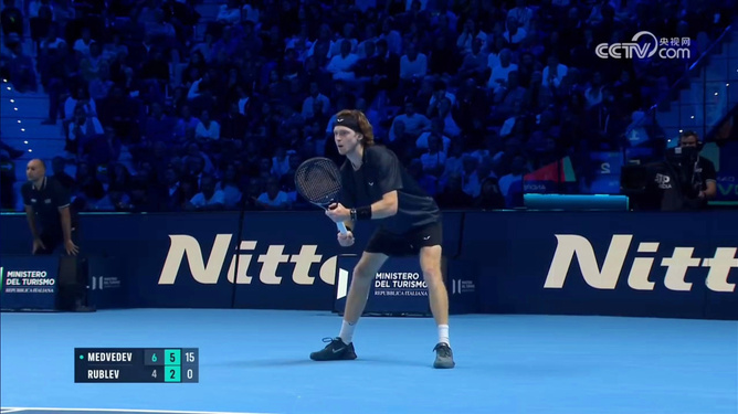 在激烈竞争 在激烈竞争